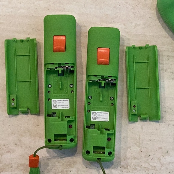 Yoshi Nintendo Wii Remotes Plus Motion Inside Controller Remote Lot Of 2 Green - Picture 11 of 11